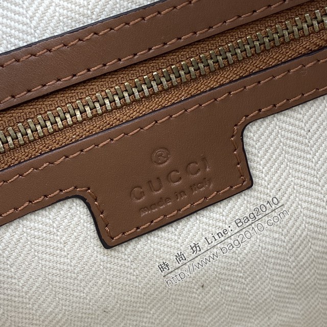 Gucci專櫃古馳最新款Emblem系列男士單肩斜挎包 jh2588型號：821155